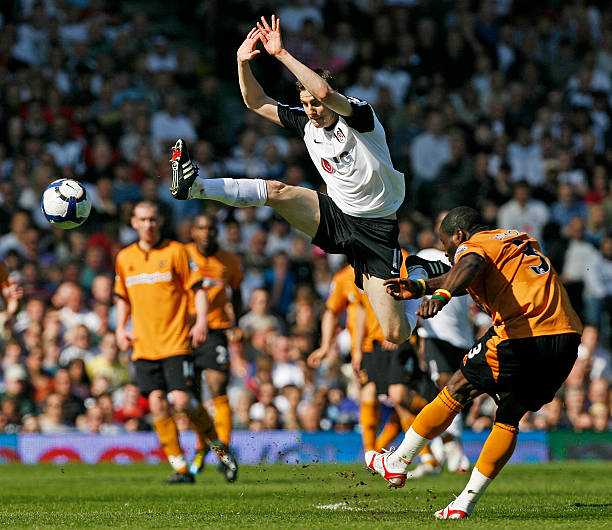 时关注着球 时关注着球